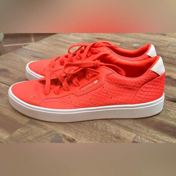 adidas Shoes - Ladies Adidas Sleek - Red - size 8